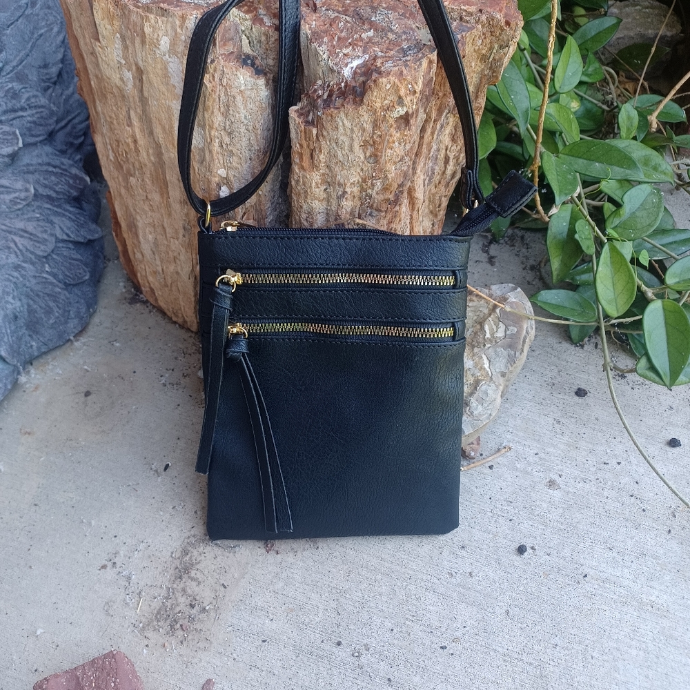 BLACK VEGAN LEATHER HOBO CROSSBODY BAG SIZE 8.5X7 NWOT - Picture 8 of 10